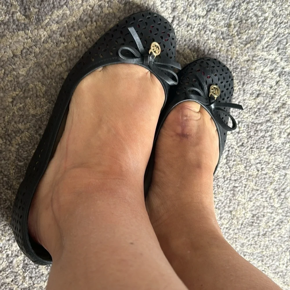 Michael Kors perforated black ballet that’s in size 8 - Picture 4 of 12